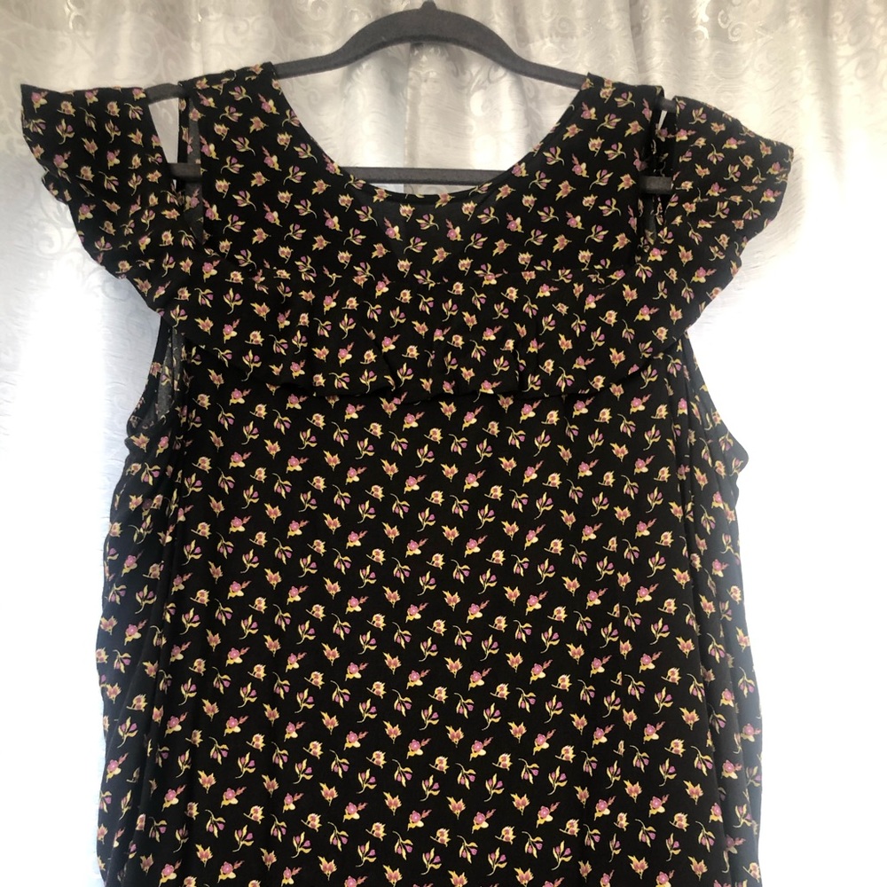 Ruffle cold shoulder top!